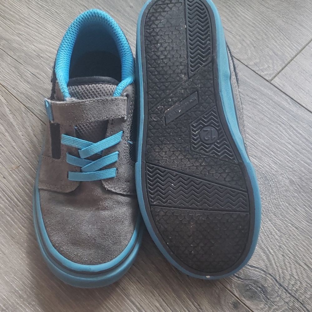 Kids velcro shoes